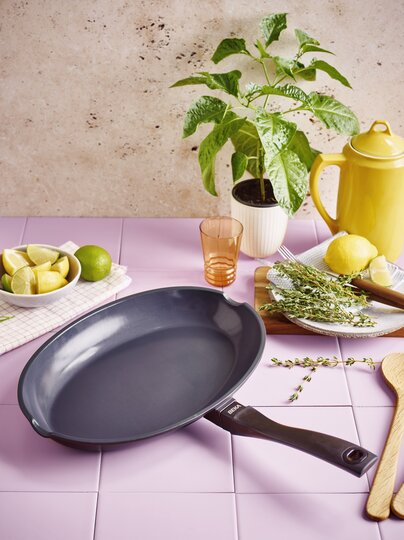 beka-energy-fischpfanne-schwarz-keramik-aluguss-antihaft image 3