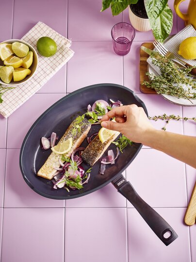 beka-energy-fischpfanne-schwarz-keramik-aluguss-antihaft image 4