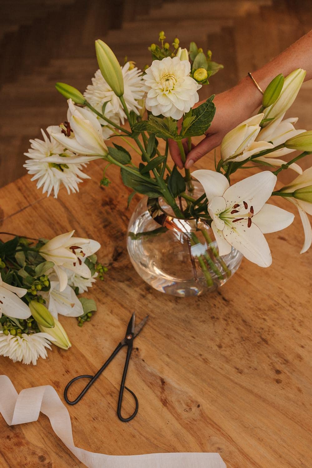 edzard-antonia-mirinde-kugelvase-kristallglas-platinrand-18-cm image 4