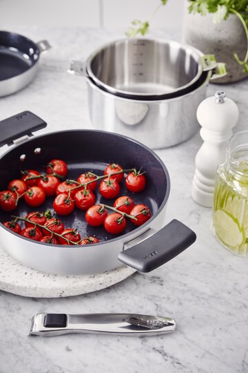 beka-evolution-sauteuse-antihaft-28-cm-alu-chrom image 5