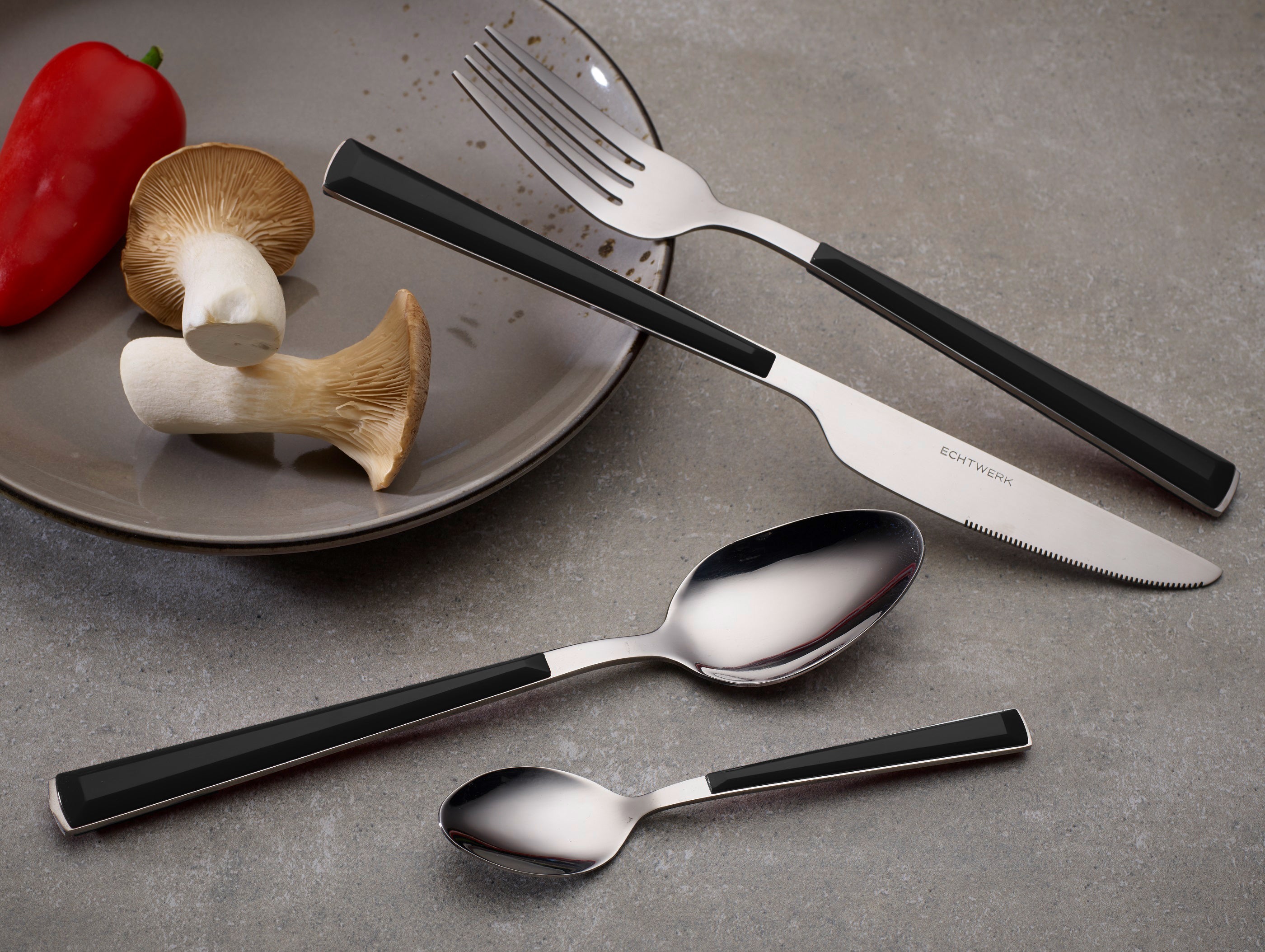 echtwerk-basic-besteck-set-16-tlg-schwarz-mit-kunststoffgriff image 3