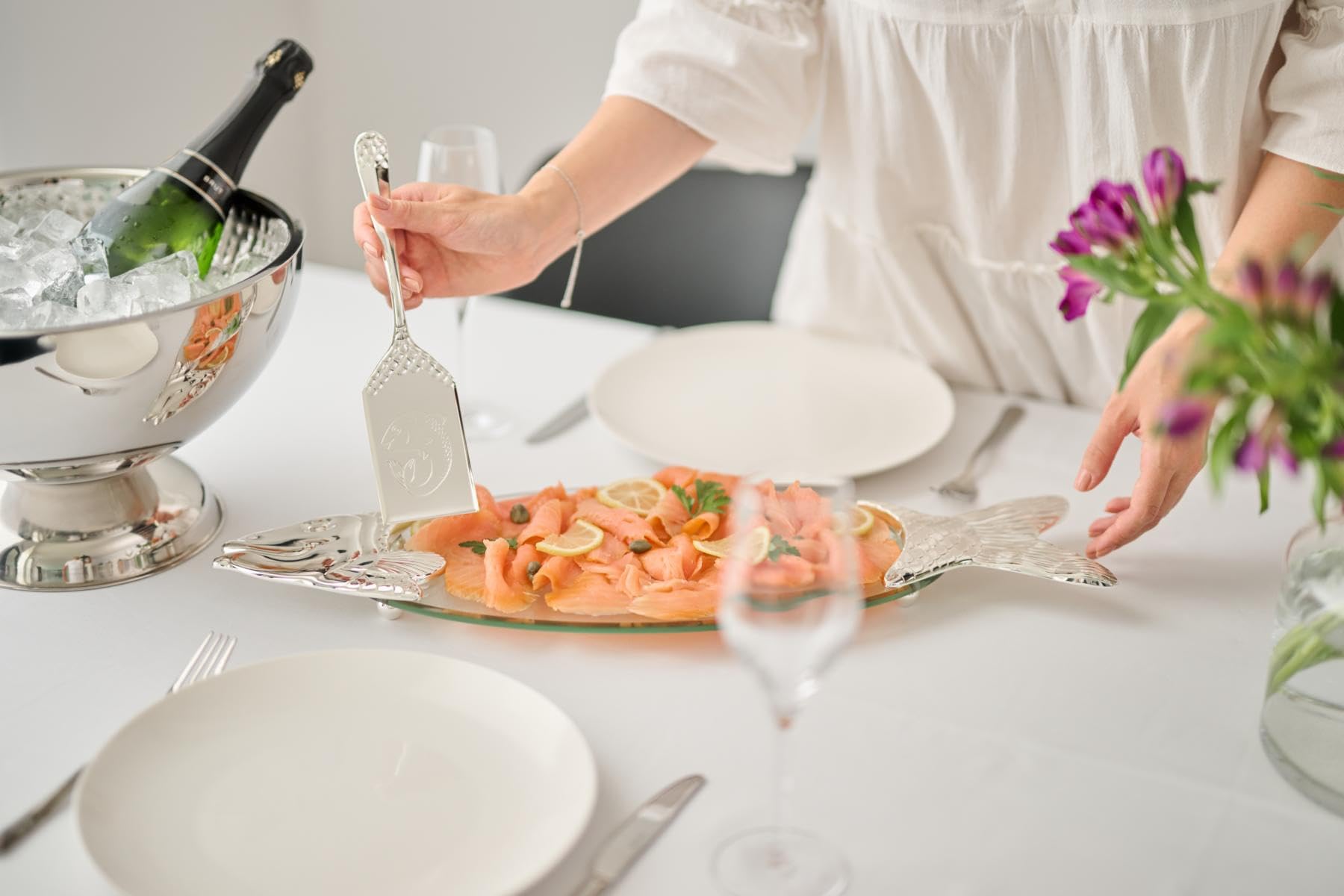 edzard-mista-fischplatte-salmon-58-cm-glas-mit-heber-versilbert image 5