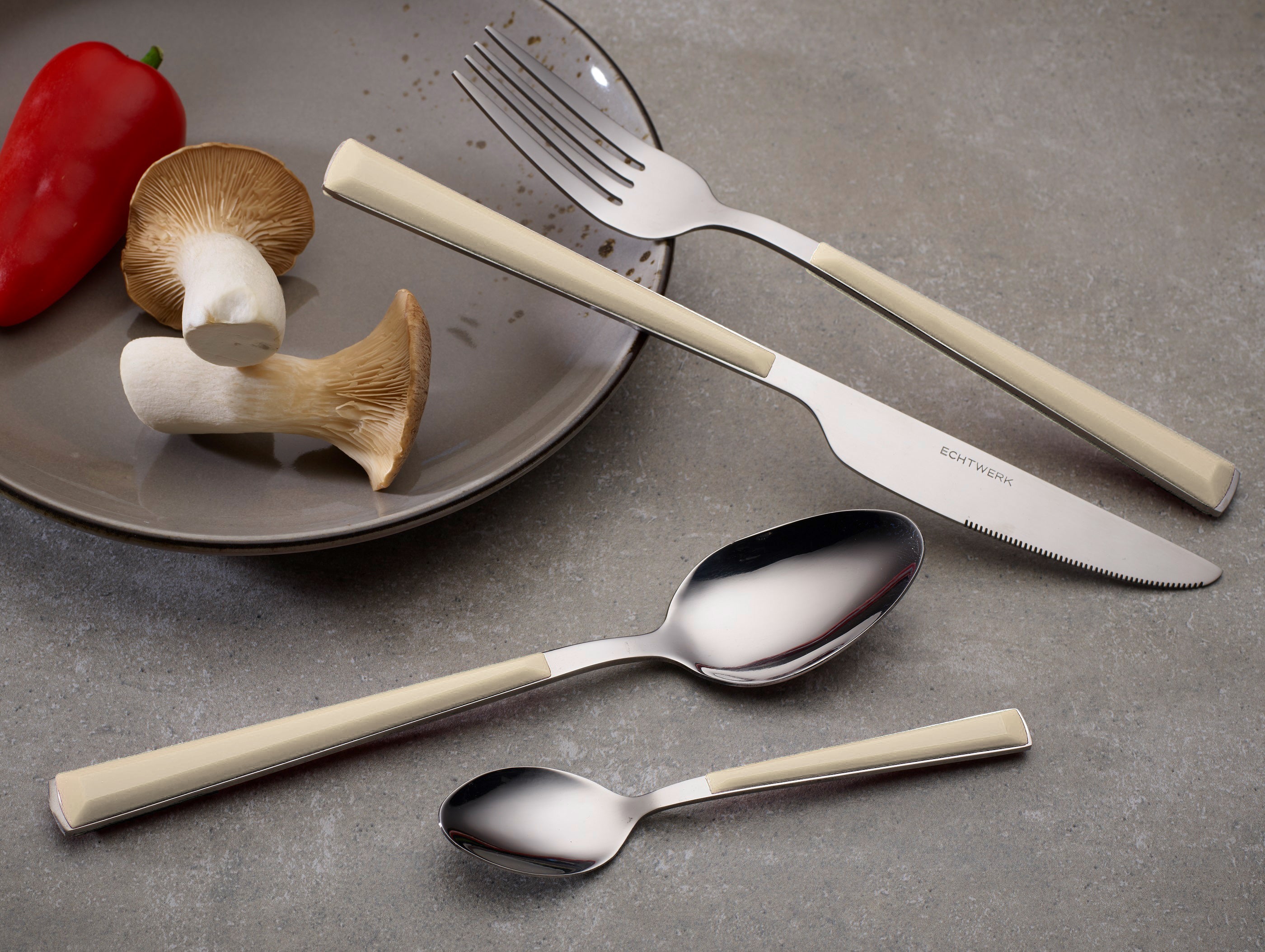 echtwerk-basic-besteck-set-24-tlg-schwarz-kunststoffgriff image 3